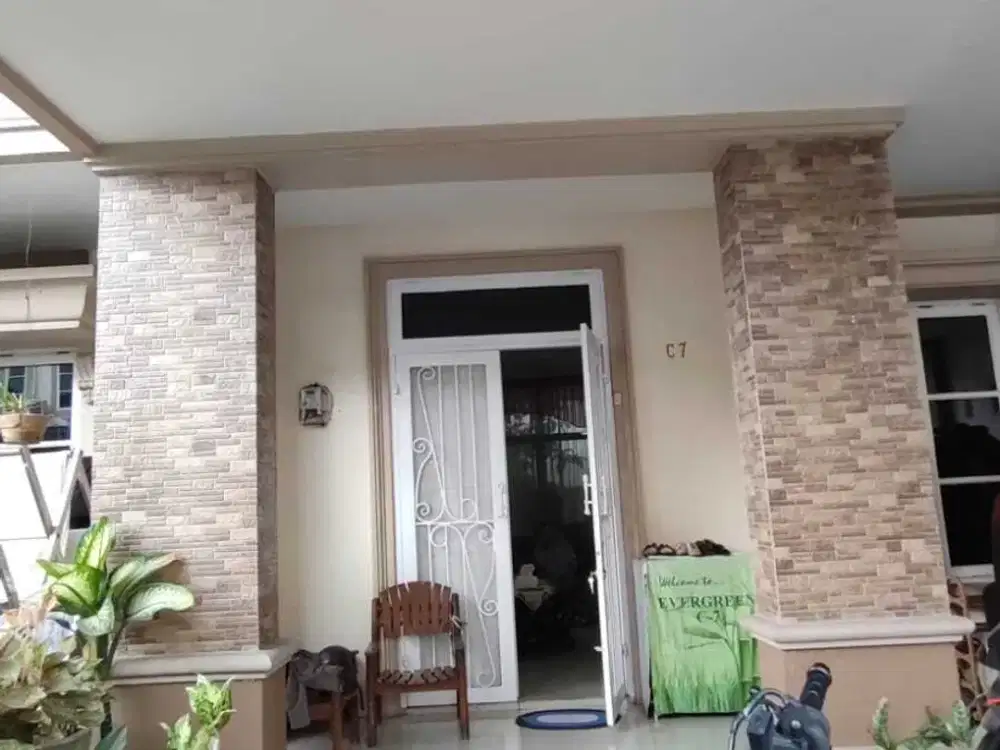 RUMAH VILLA KOMPLEK ELITE EVERGREEN SUNGGAL