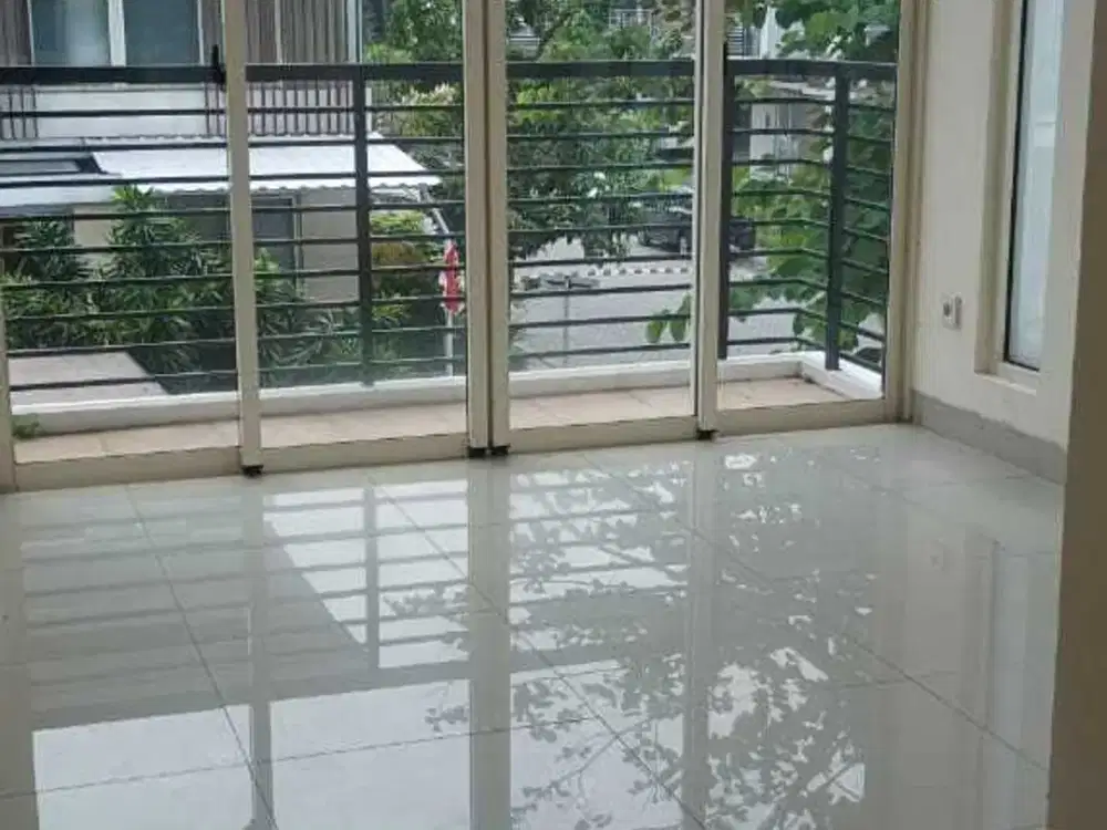 Disewakan Rumah Hoek Puri Mansion Jakarta Barat