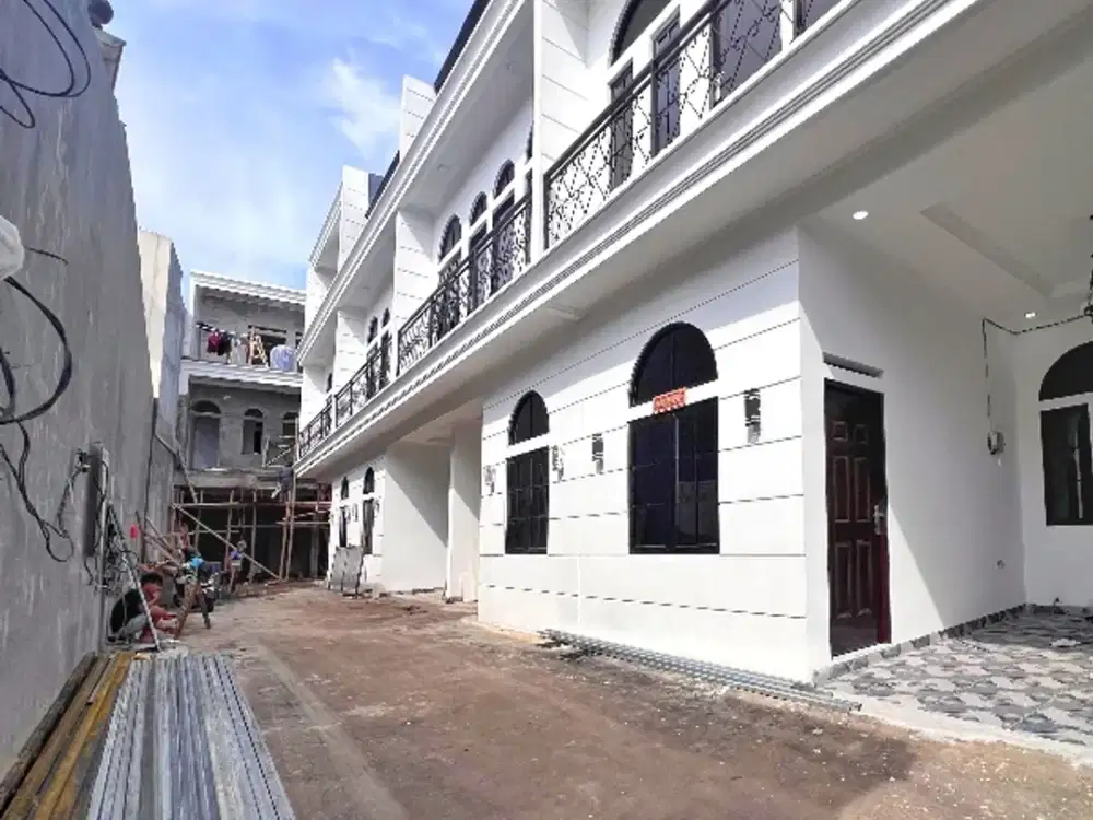 RUMAH BARU TERMURAH PLUS ROOFTOP  DICONDET JAKARTA TIMUR