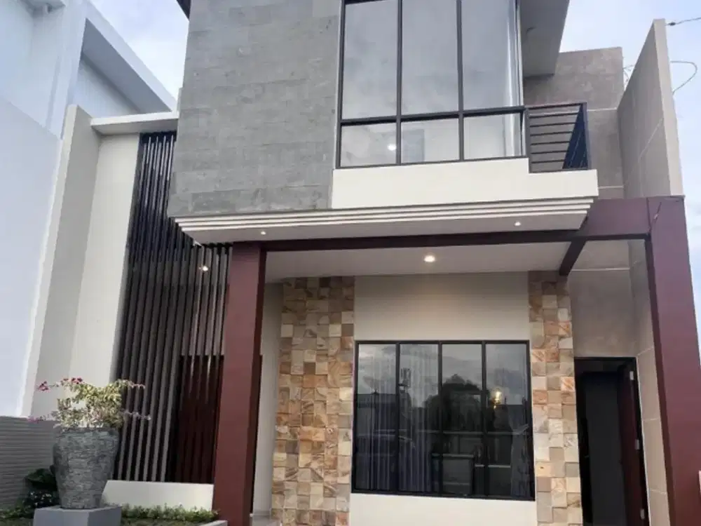 RUMAH MEWAH DEKAT UMM 2 LANTAI STRATEGIS