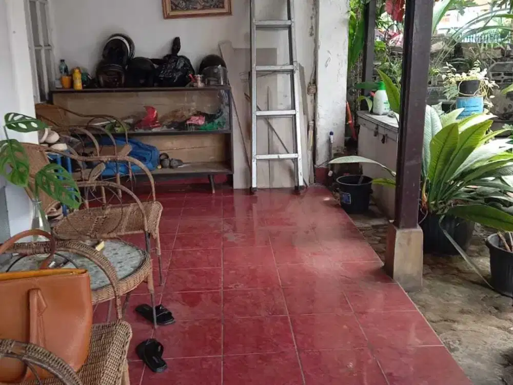 Di  Jual Rumah Lama Sayap Pelajar Pejuang