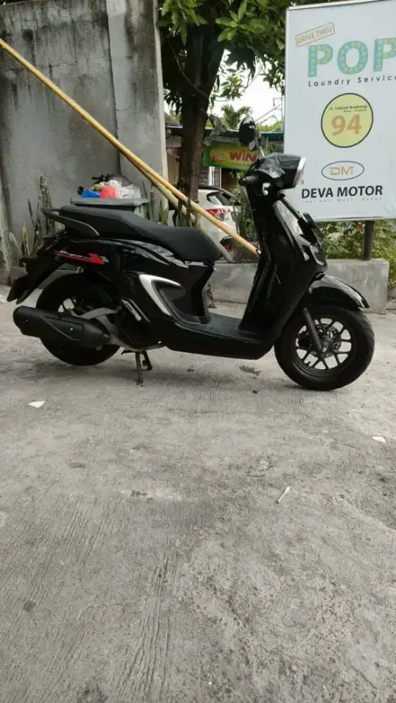 Stylo hitam Deva motor