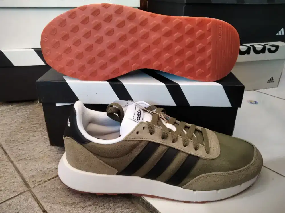 Sepatu Adidas run 60s sizs 42 murah