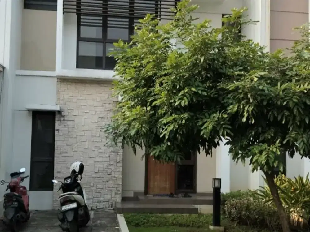 DISEWAKAN MURAH RUMAH SUMMARECON BEKASI KT 3+1 LUAS 91