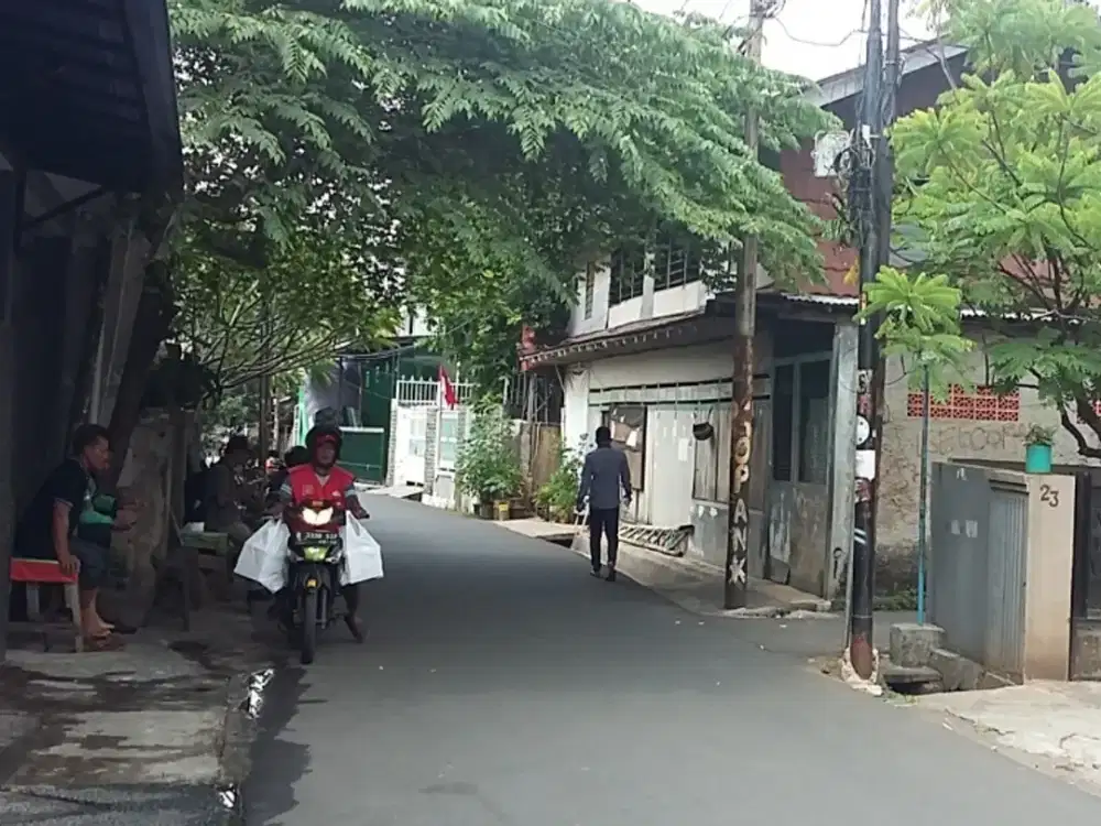 Rumah 1 kost Ac 3 di Jatipadang Pejaten jaksel ls.180mtr 2m jln 2 mbl