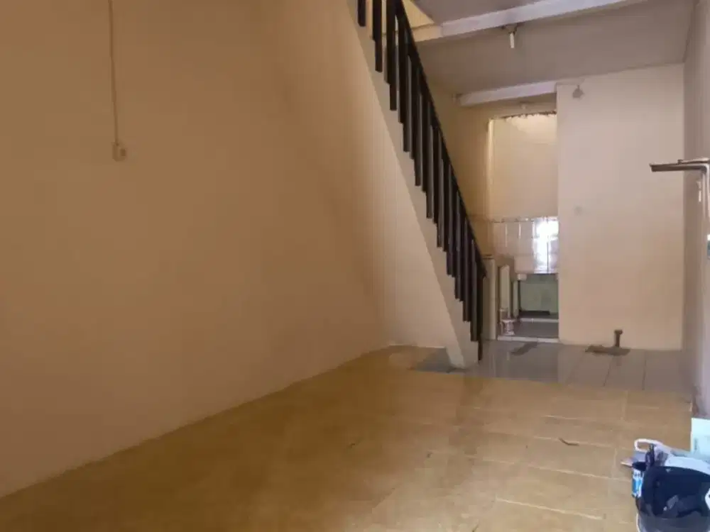 Disewakadisewakan rumah siap huni di gang sukaleuer 2 lantai
