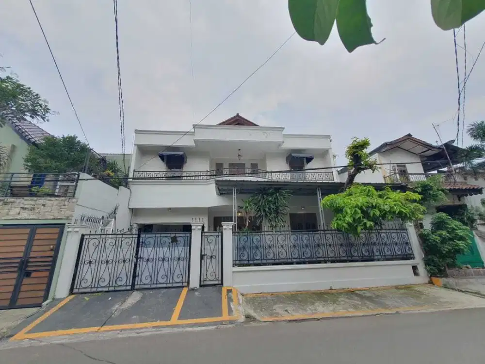 Disewa Rumah 2 lantai terawat cocok untuk ditinggal, Tebet JakSel