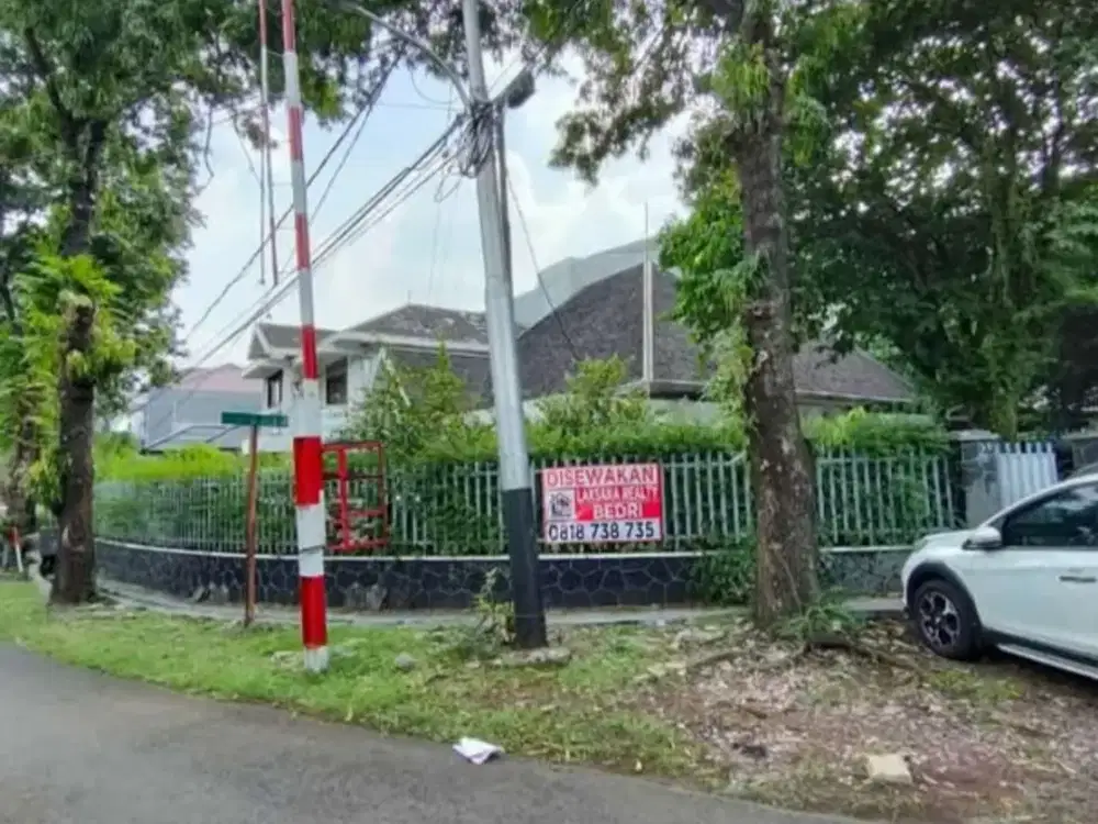 Disewakan rumah hook cocok untuk usaha dan kantor