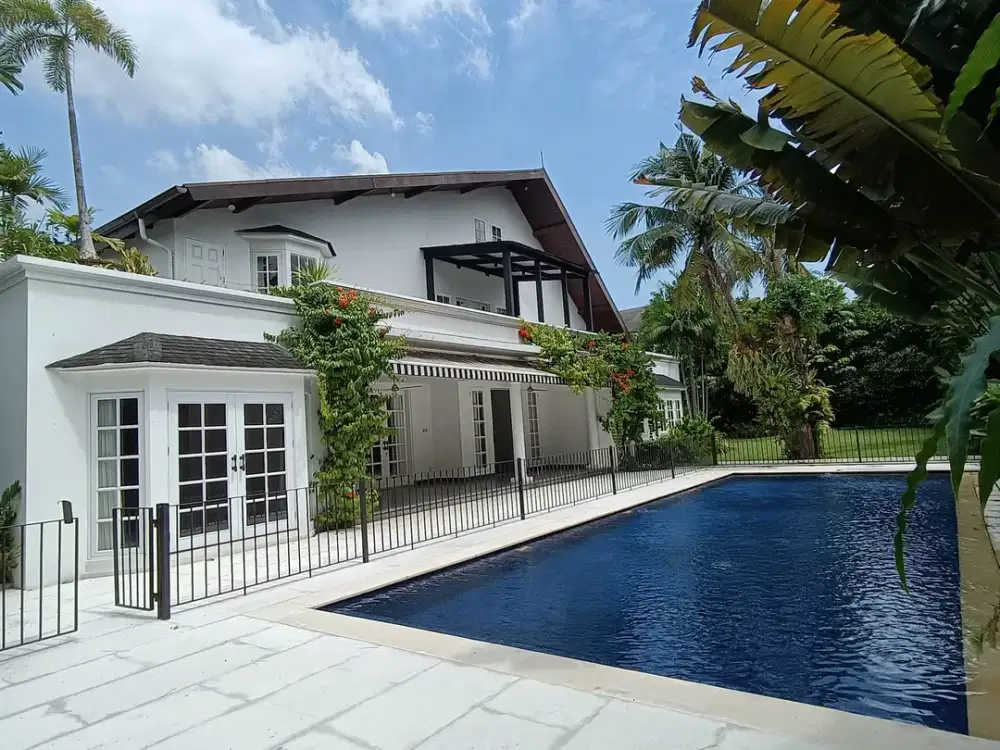 Disewakan Rumah American Style, Kolam Renang dan Asri di Kemang