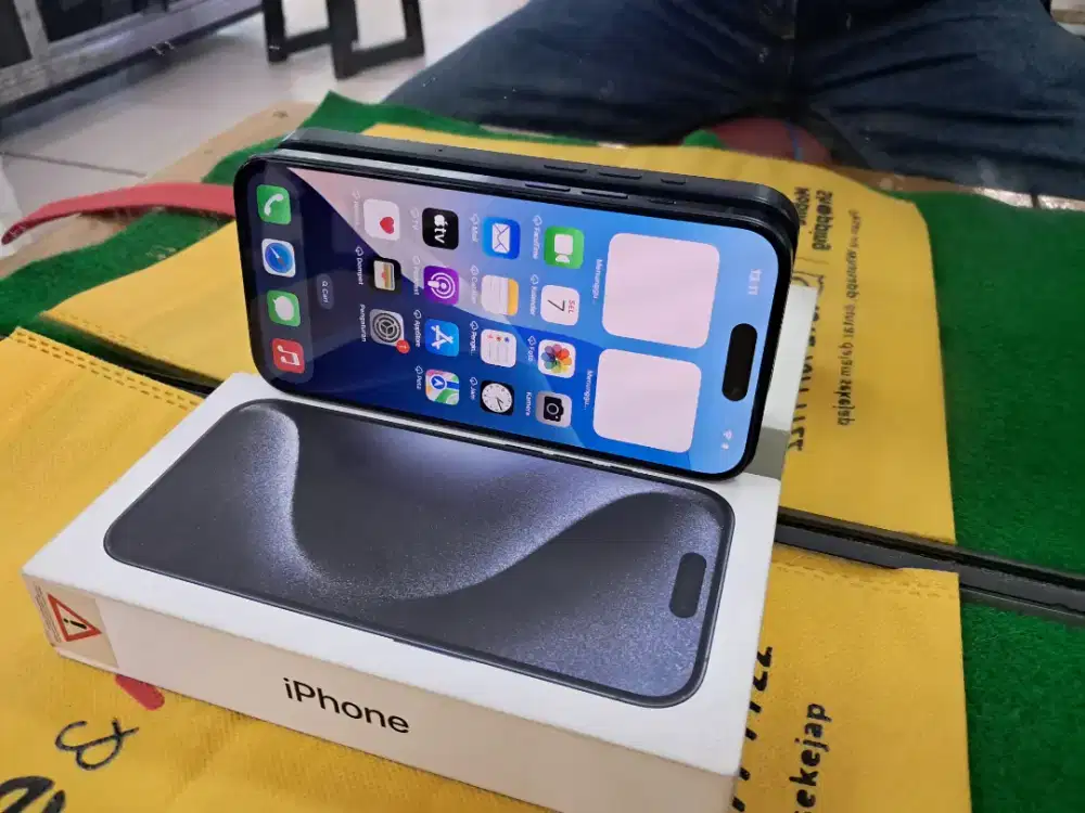 Iphone 15 pro 128 mulus lengkap no minus resmi