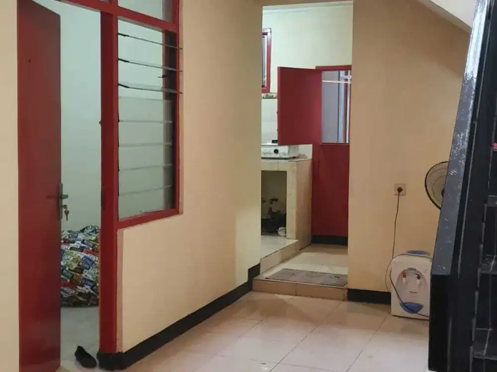 Disewakan Rumah 2 lt  baru  renov dekat yomart sarijadi