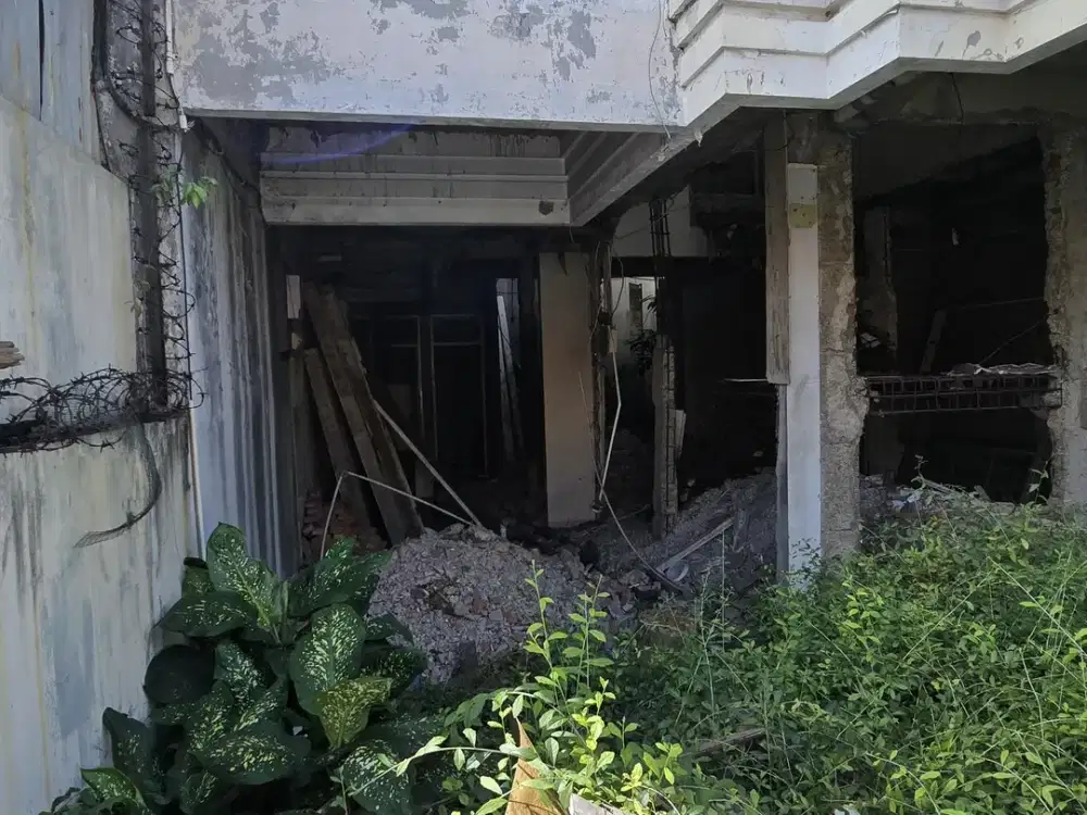 SENAYAN RUMAH HITUNG TANAH LOKASI SANGAT STRATEGIS SIMPRUG MARTIMBANG