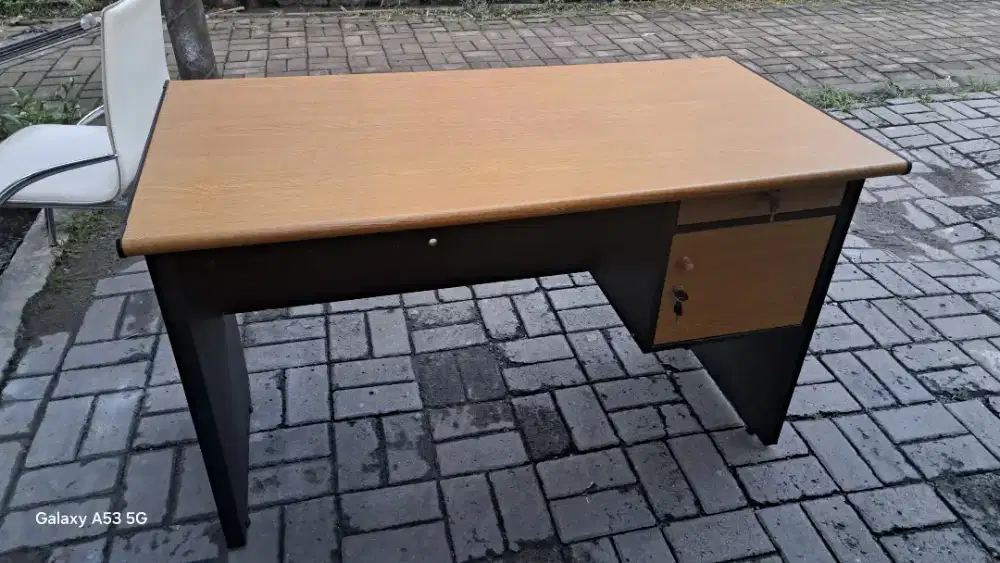 Meja kantor laci 120x60cm