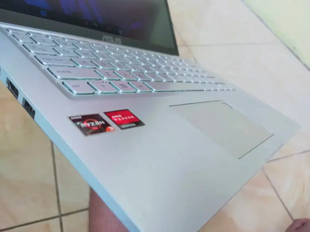 Dijual laptop Asus Vivobook AMD RYZEN 3 Ram 8GB DDR4 SSD 256GB Win 11