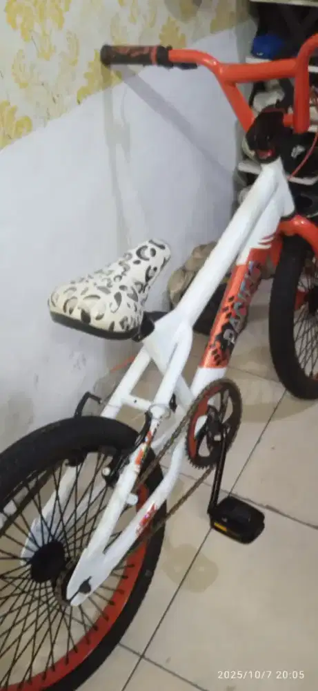 Sepeda BMX ukuran 20x2.125