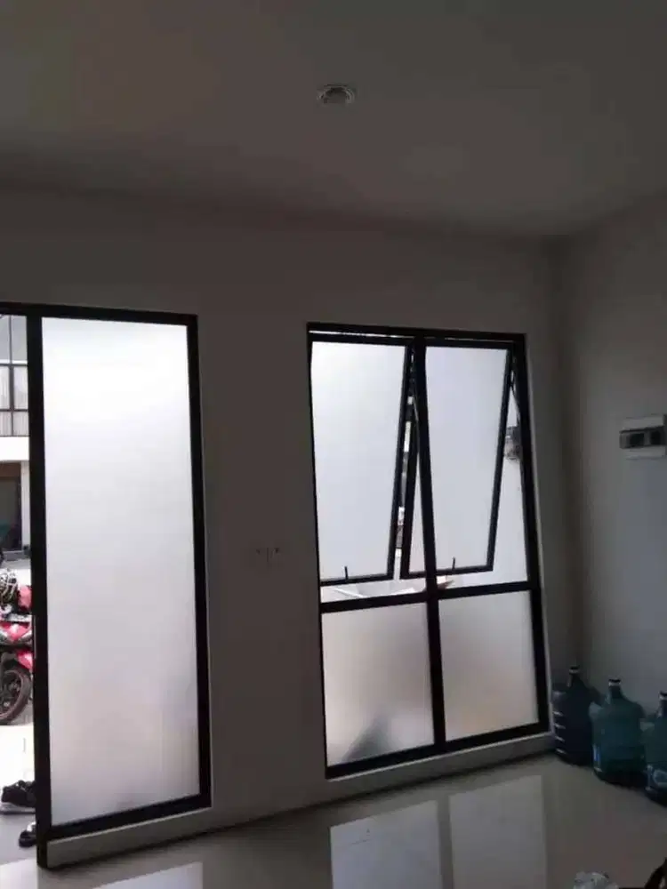 Spesialis pasang kaca film pemasangan rapi & siap ke rumah kantor toko