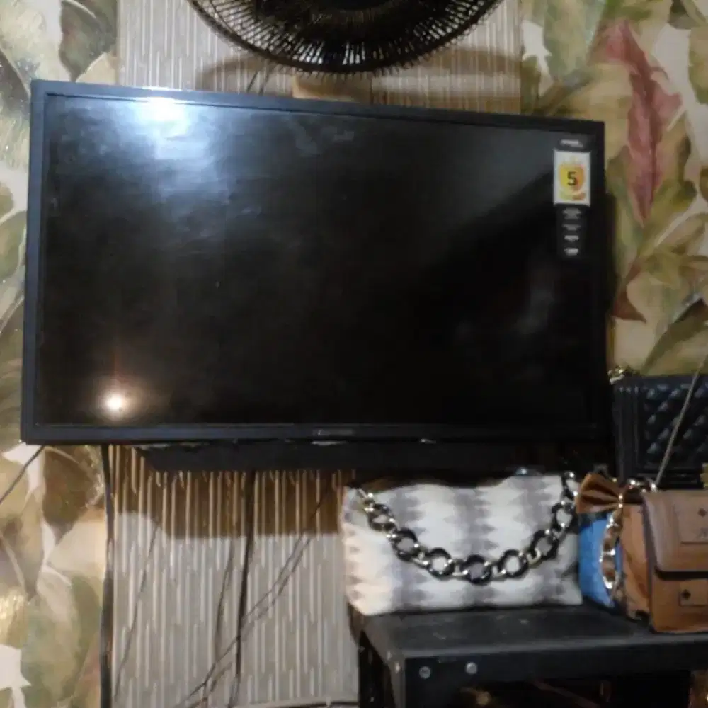 Televisi polytron 32 inch dan lainnya