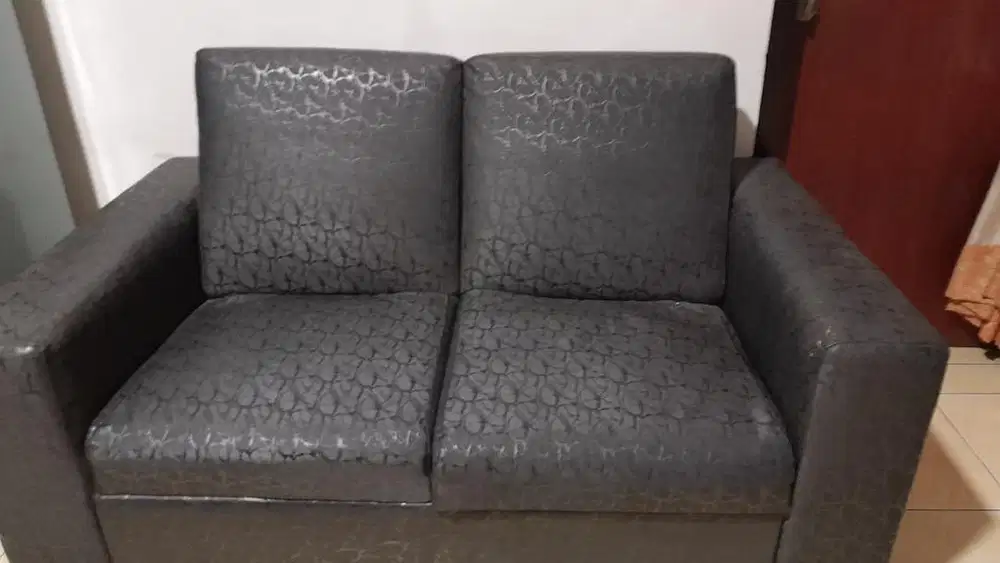 Sofa kulit bekas 2 seater