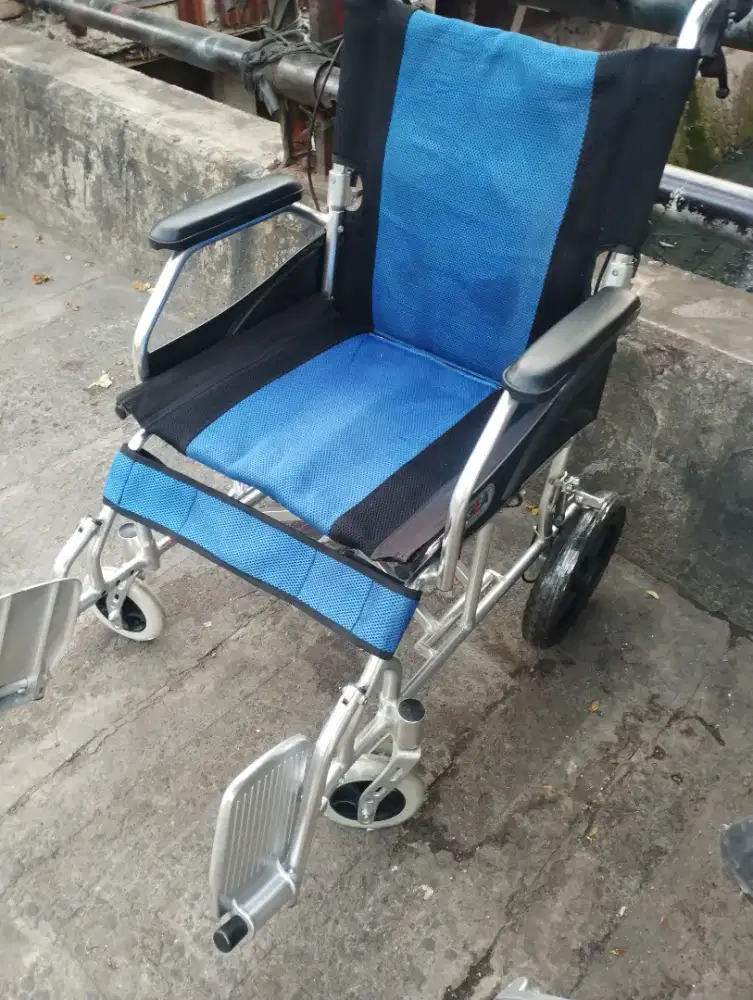 Kursi roda almunium rem tangan  siap pakai bisa cod