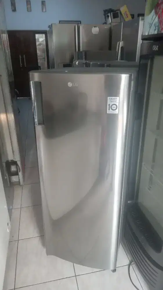 freezer es batu 6 rak LG