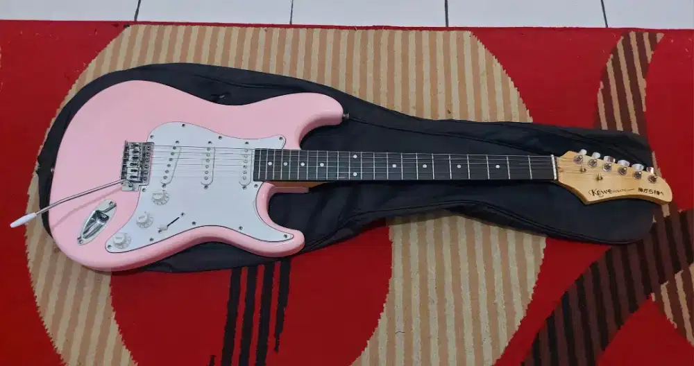 Stratocaster kowe guitar..sale 800k
Kelengkapan sesuai foto