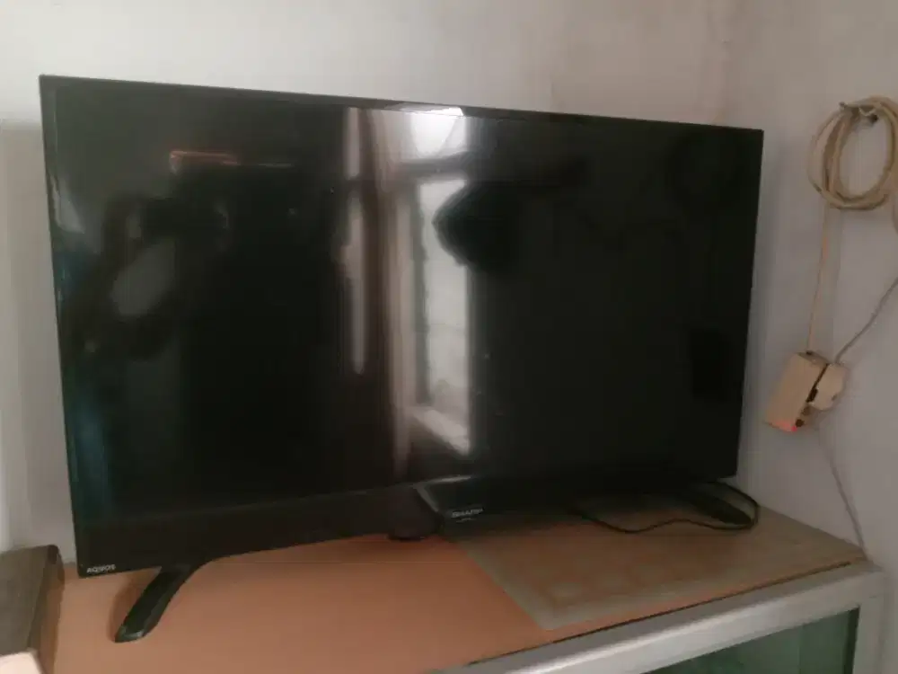 SHARP AQUOS 40 INC