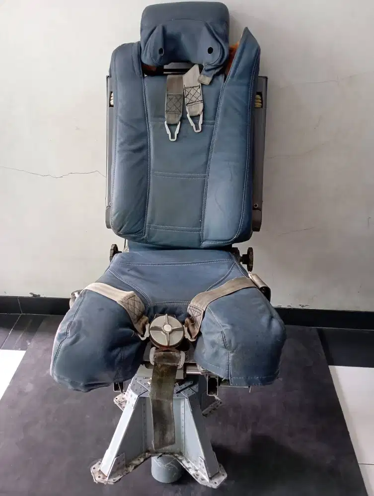 Kursi Pilot dan Co Pilot