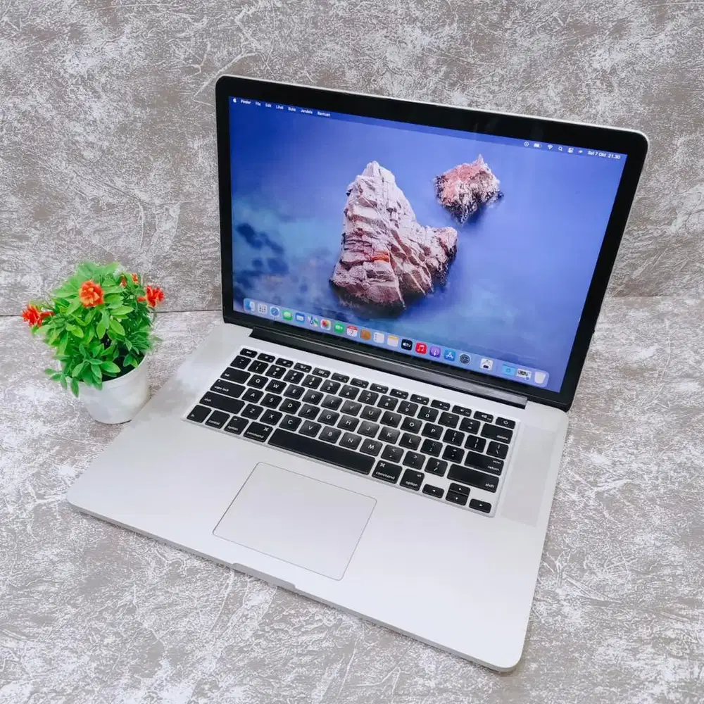 MacBook Pro 2015 Intel Core i7 Ram 16 GB SSD 512GB 15'6inc Intel iris