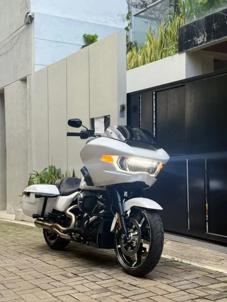 Road Glide New 2024