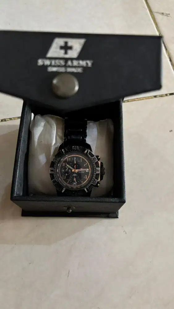 Preloved jam tangan pribadi swiss army