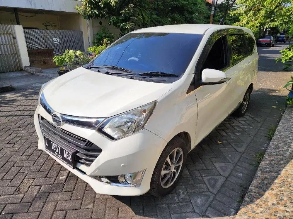 DAIHATSU NEW SIGRA 1.2 R DELUXE MATIC THUN 2017 PUTIH SURABAYA