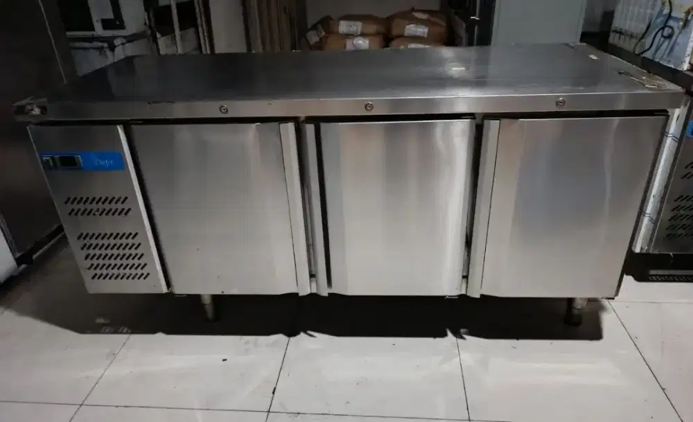 Undercounter chiller ucc 3 pintu mulus