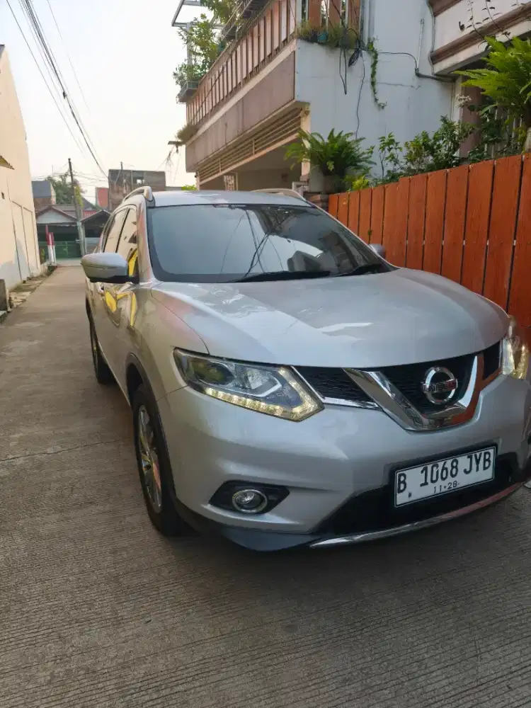 Dijual Nissan X Trail tahun 2016 Silver pribadi