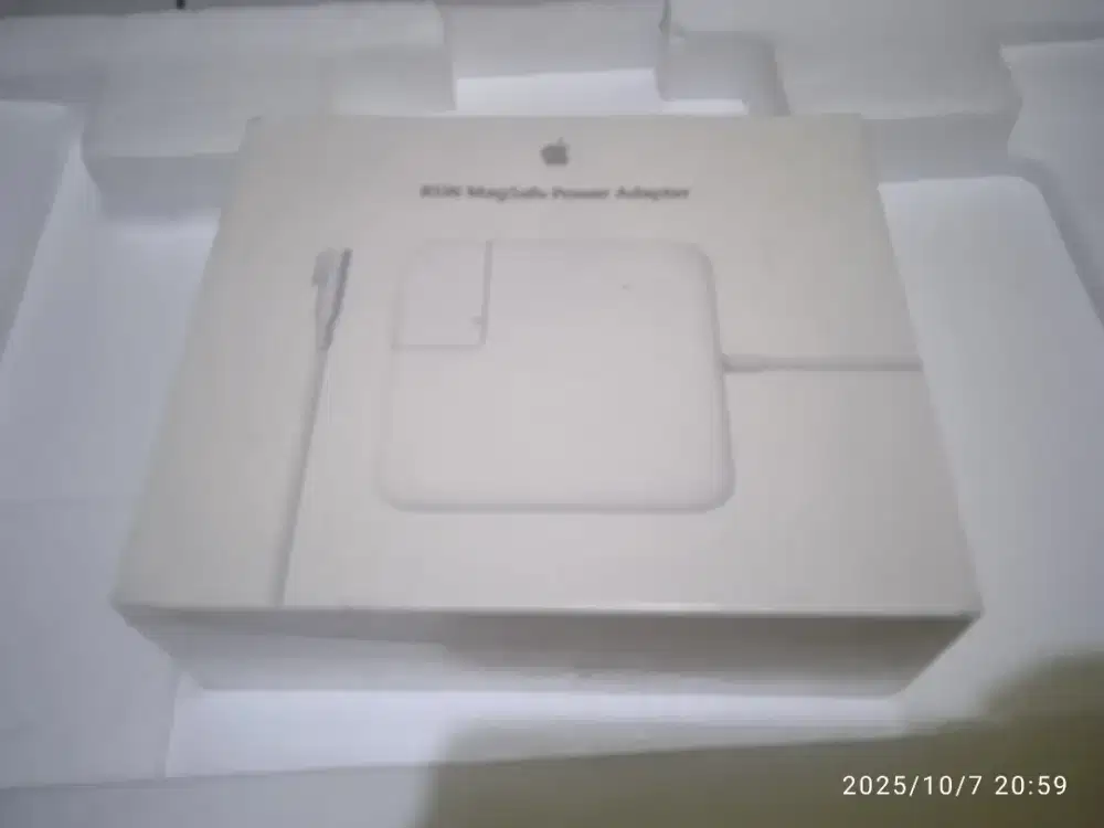Charger laptop apple macbook pro. 85w. Tipe L. Magsafe 1.Baru original