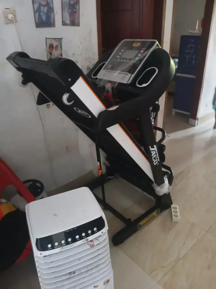 Treadmill jaco 822