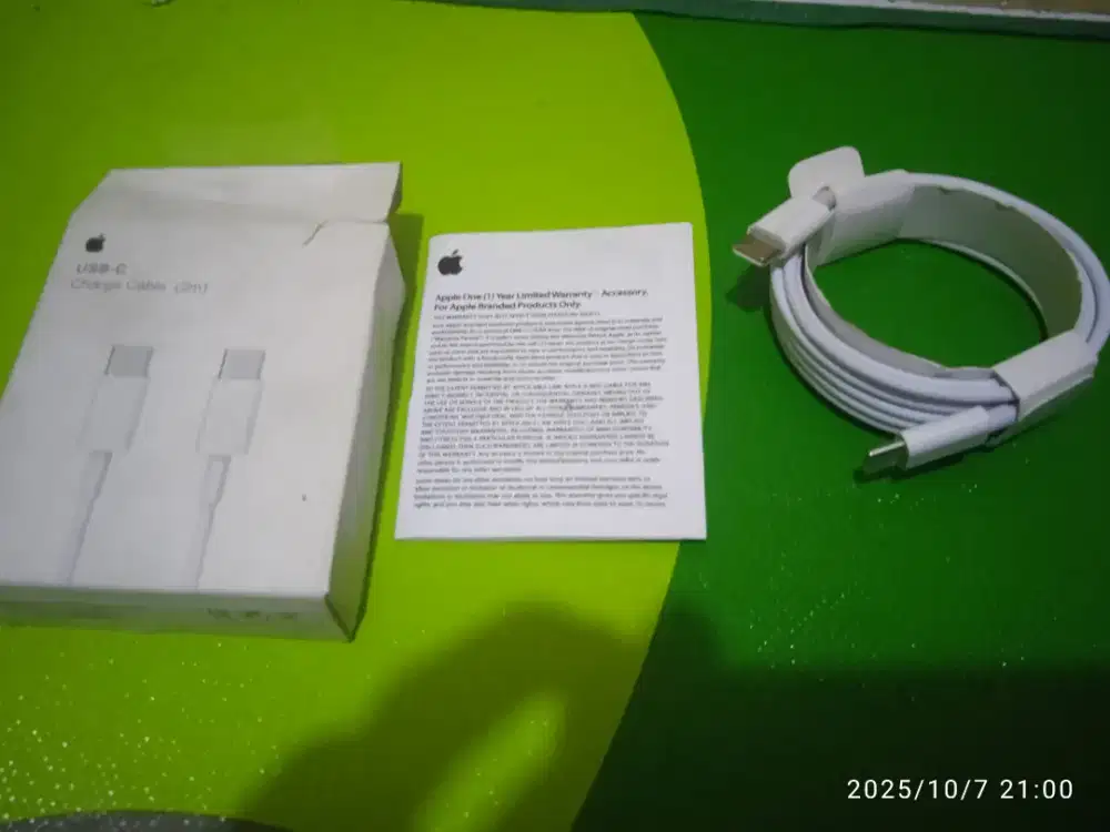 Kabel C to C. 2 meterBaru original. Buat laptop adaptr apple macbook M
