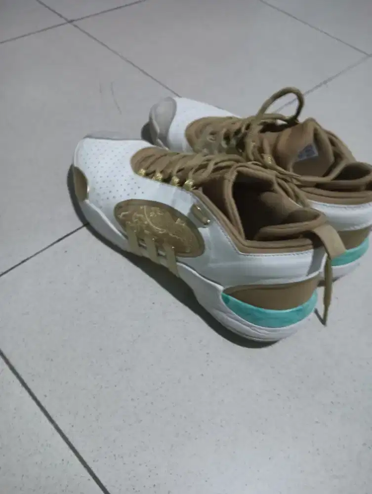 Jual murah sepatu basket Adidas