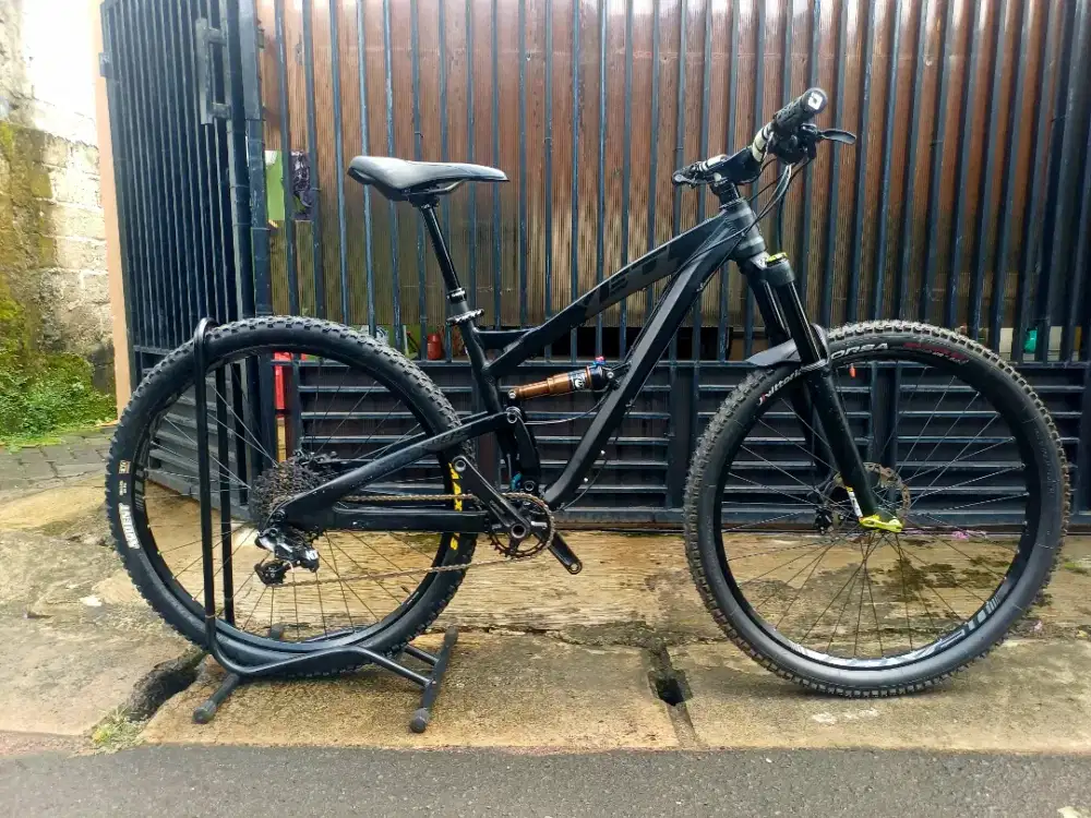 Yeti SB95 29er Size M Half Carbon