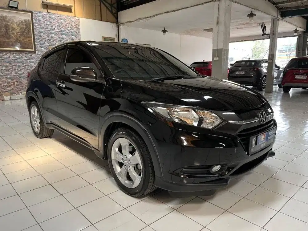 HONDA HRV E CVT 1.5 Bensin AT 2017 Hitam