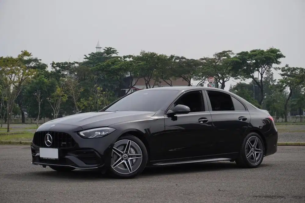 Super Deal Mercedes Benz C300 W206 AMG M254 EQ-Boost 2022 Hitam Rare