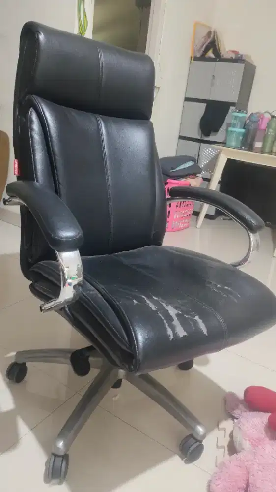 Kursi Kantor Layak Pakai
