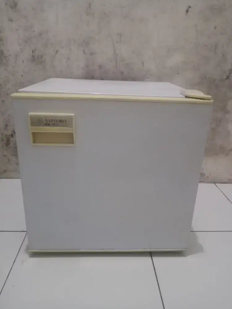 KULKAS MINIBAR SAPPORO BEKU NORMAL