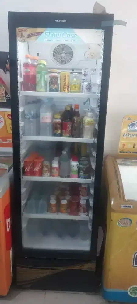DIJUAL SHOWCASE MINUMAN 4 RAK MERK POLYTRON (BISA NEGO)