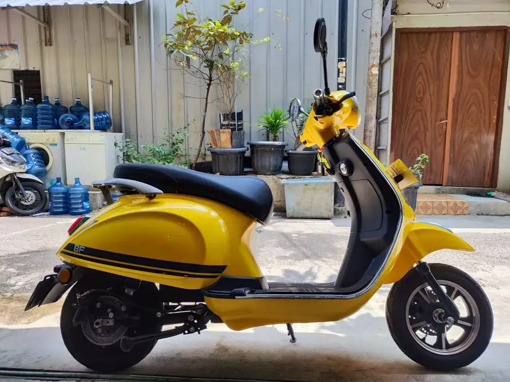 Motor listrik molis goodrich bf v7 model scooter vespa