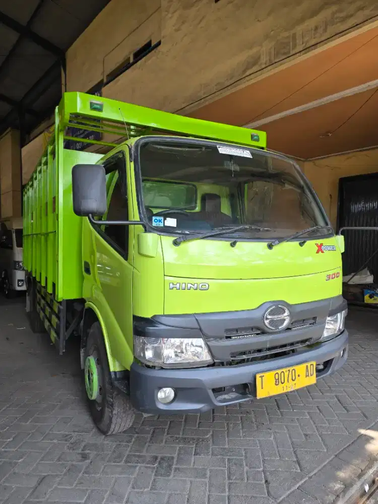 Hino Dutro 136HD Xpower Bak besi Tinggi 2022 pmk 2023