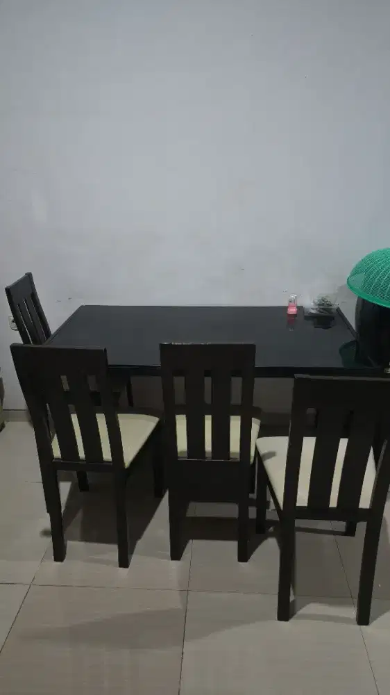 1 set meja makan informa
