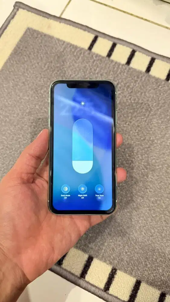 Dijual Iphone 11 Green 256GB Mulus Hp charger Terdaftar