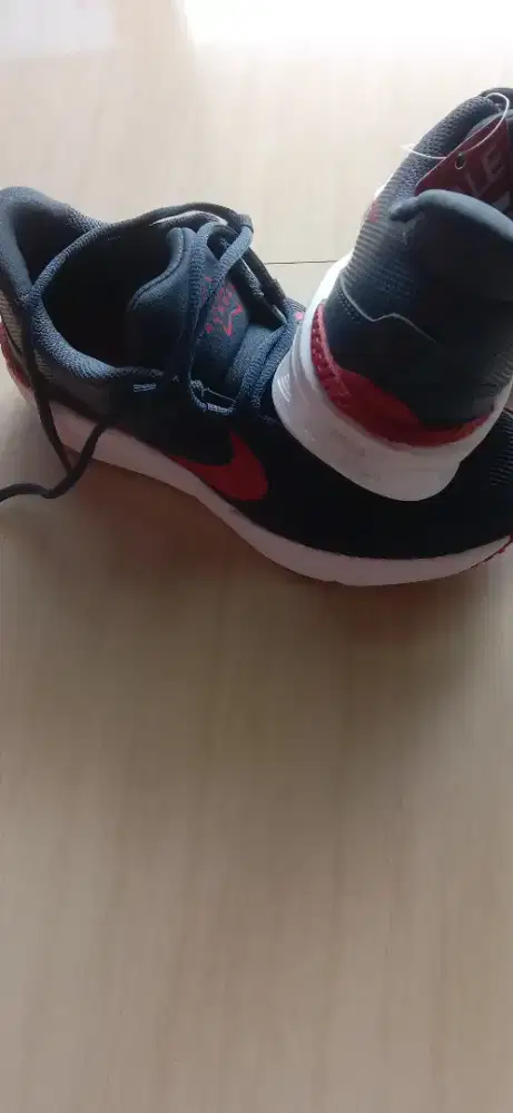 Sepatu Nike running