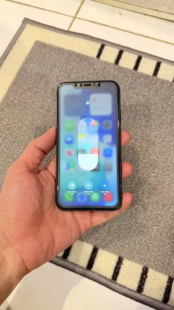 Dijual Iphone 11 Black 128GB Hp charger Terdaftar