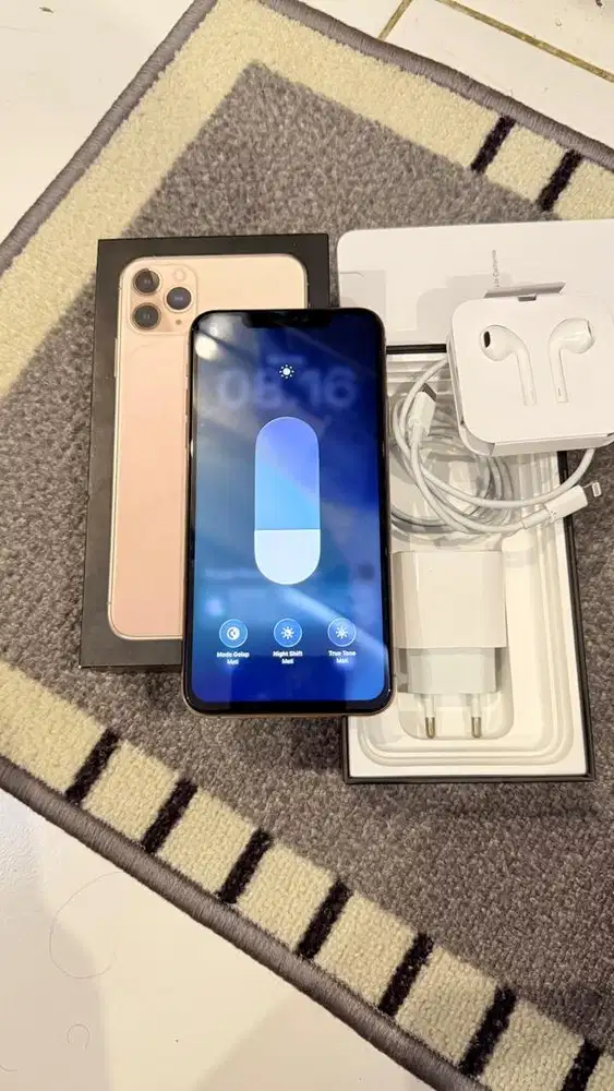 Dijual Iphone 11 Promax 256GB Gold Mulus Lengkap Terdaftar